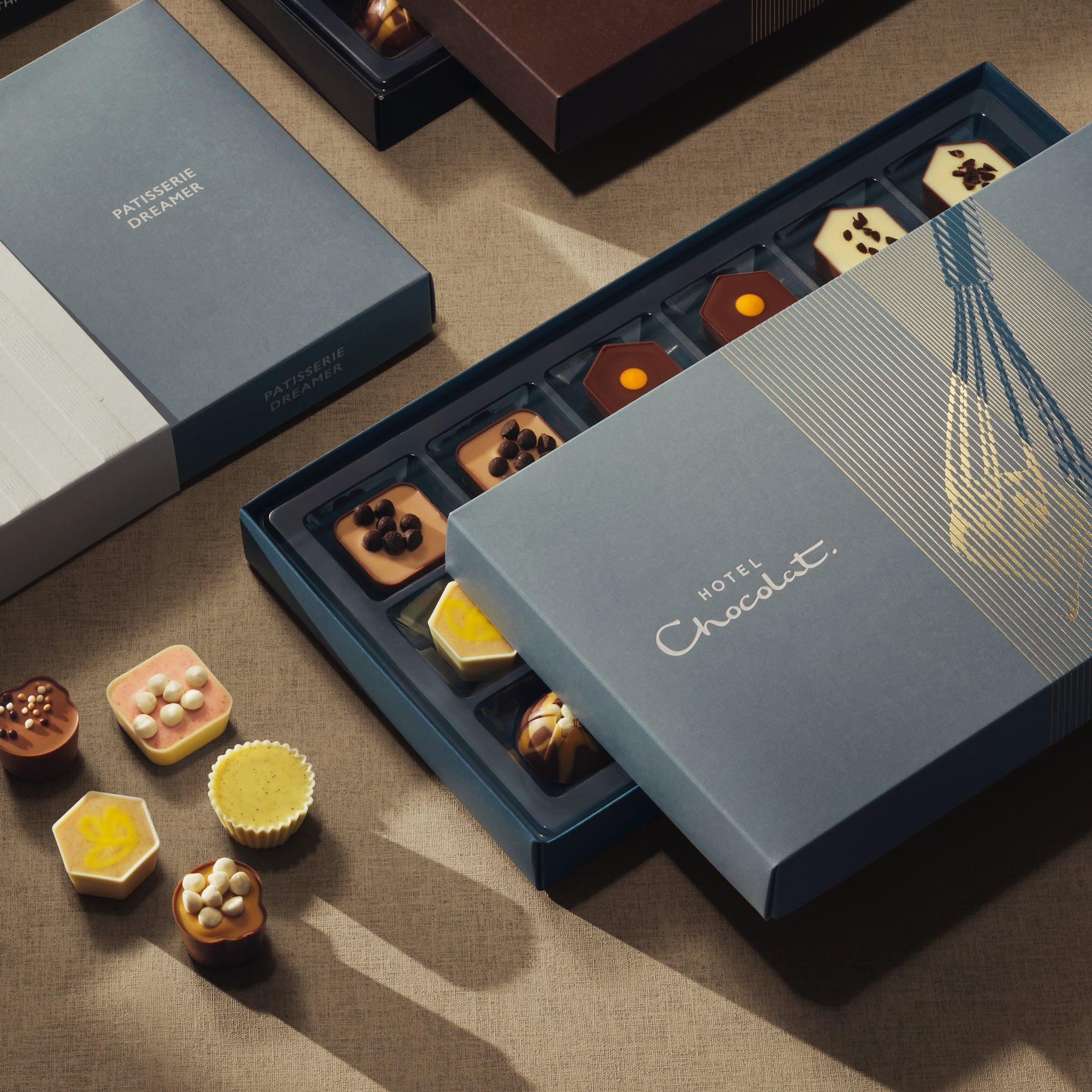 Christmas Patisserie Dreamer Chocolate Box 18-Piece
