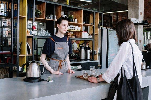 Barista-and-customer