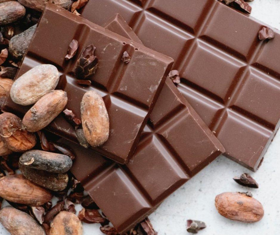 Bean-to-bar-chocolate-cacao-beans-and-chocolate-bar