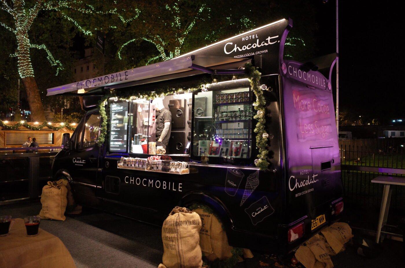 Chocmobile-at-night