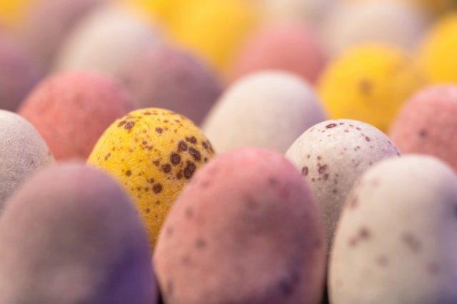 Chocolate-mini-eggs-closeup