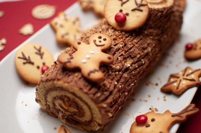 Chocolate-yule-log-decorated-with-gingerbread