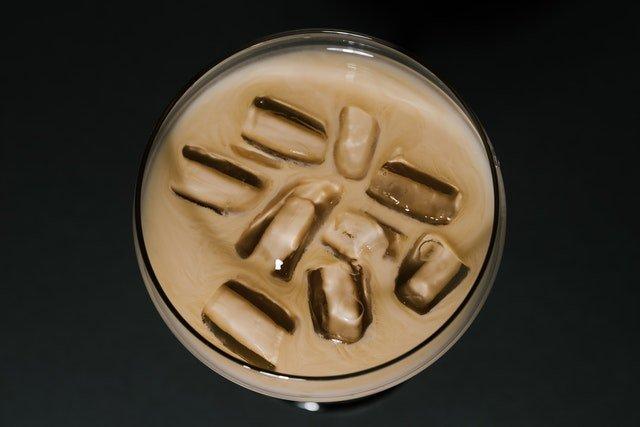 Closeup-of-coffee-cocktail-with-ice
