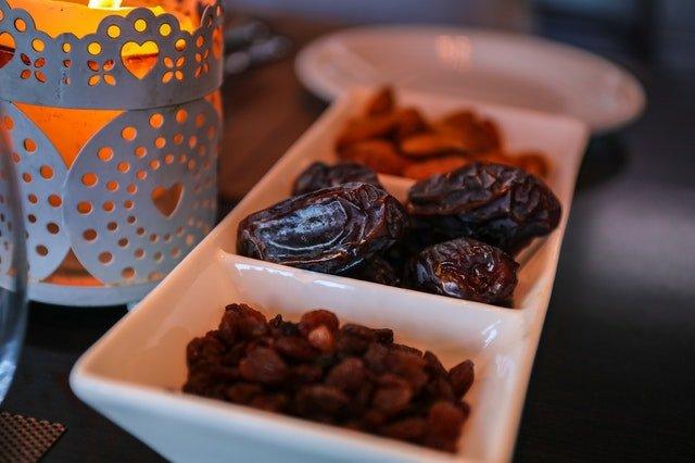 Dates-and-dried-fruit-in-a-white-ceramic-dish