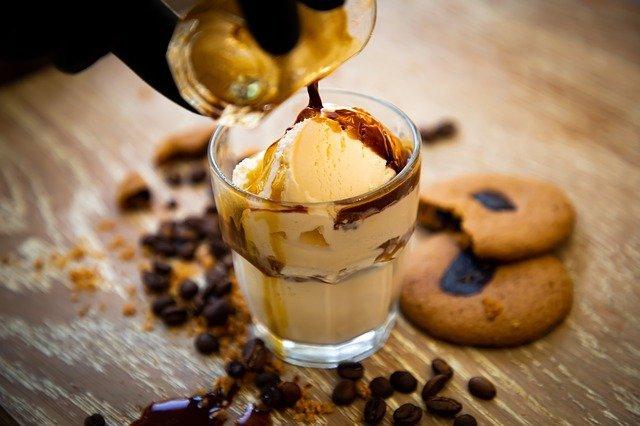 Glass-of-ice-cream-with-coffee-poured-over