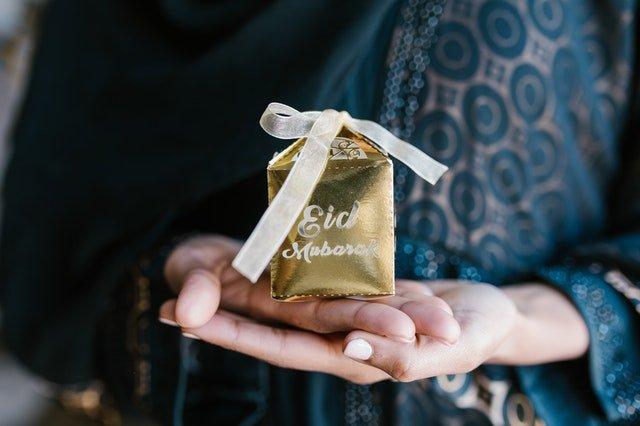 Gold-Eid-Mubarak-gift-box