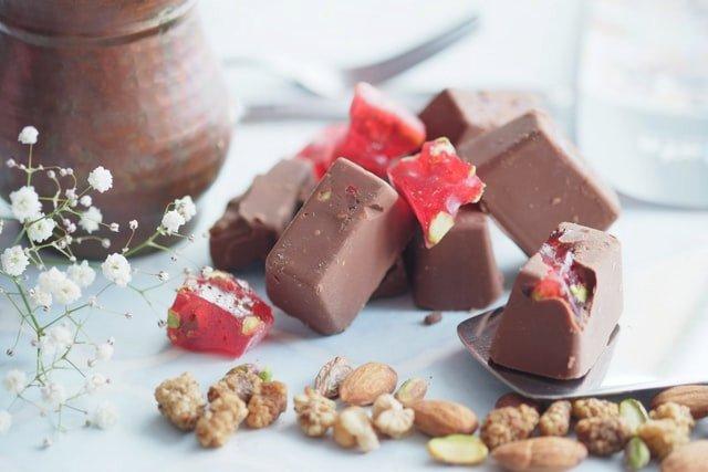 Small-white-flowers-with-a-chopped-chocolate-bar-sweets-and-nuts