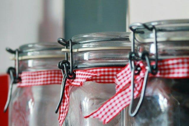 Three-kilner-jars-with-red-and-white-checked-ribbons