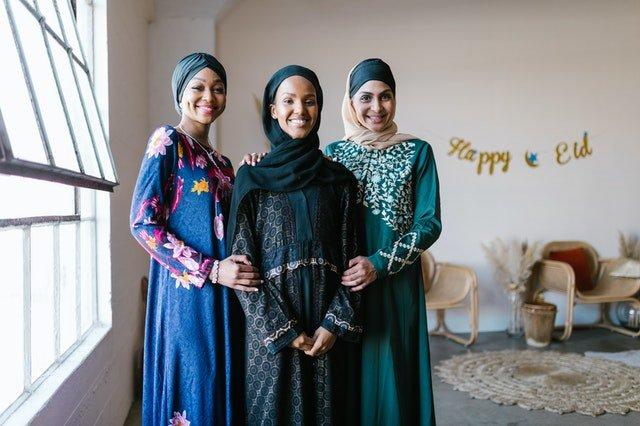 Three-women-celebrating-Eid