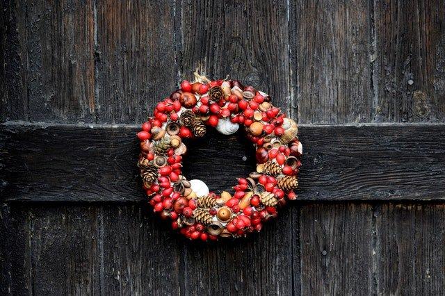 Winter-wreath-on-black-door