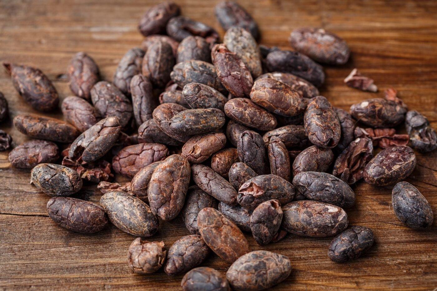cacao-beans-on-a-wooden-tablean-2522918_1920