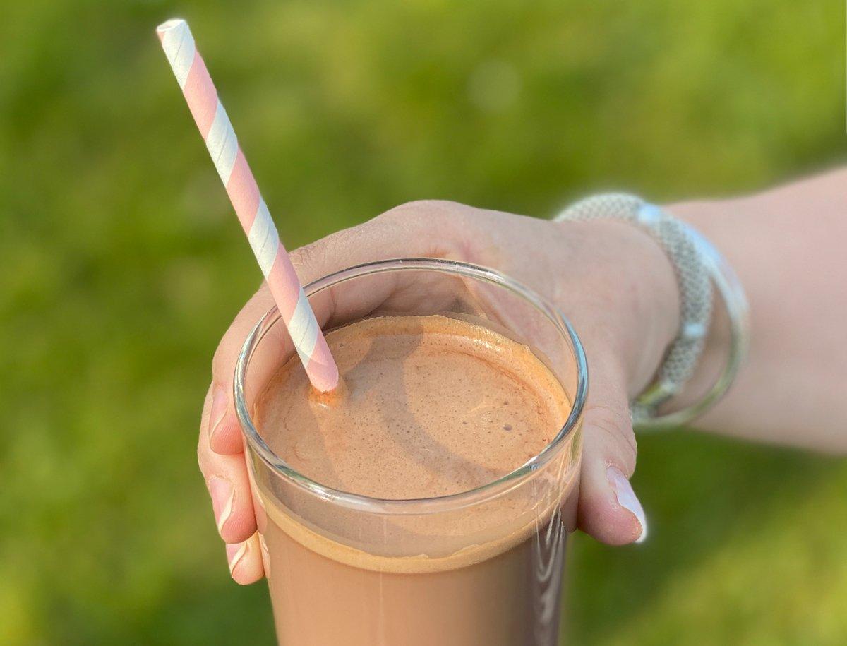chocolate-milkshake-in-glass