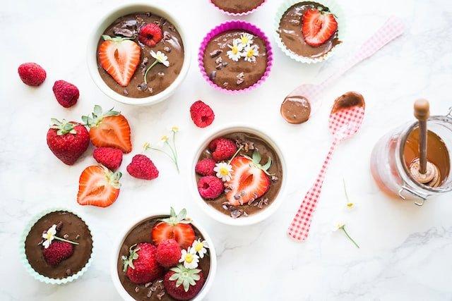 chocolate-mousse-ramekins-with-fruit