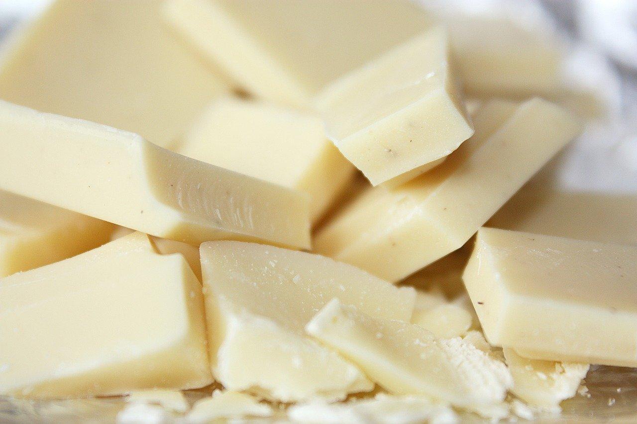 chopped-white-chocolate-bar