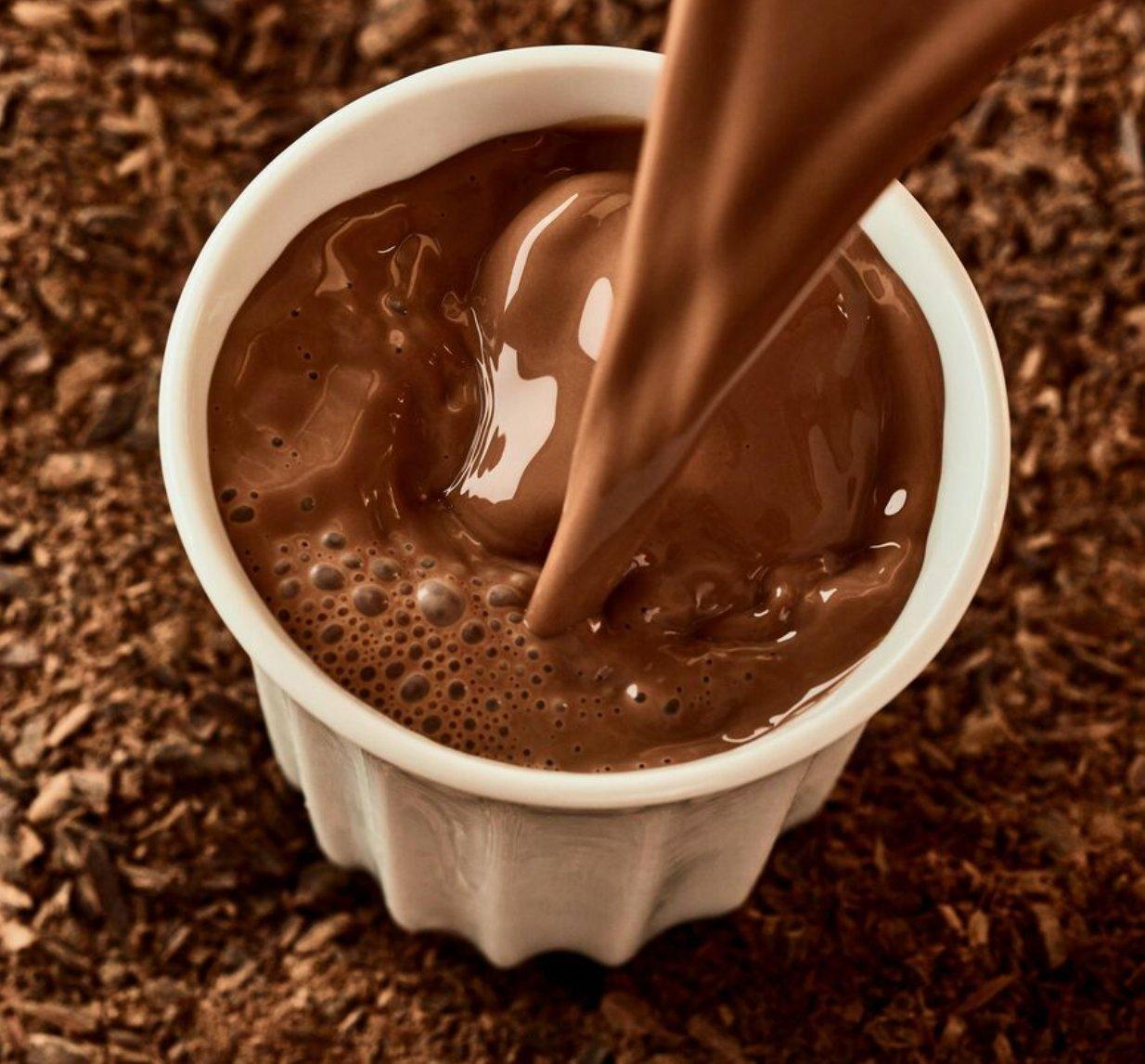 close-up-hot-chocolate-pouring-into-pod-cup