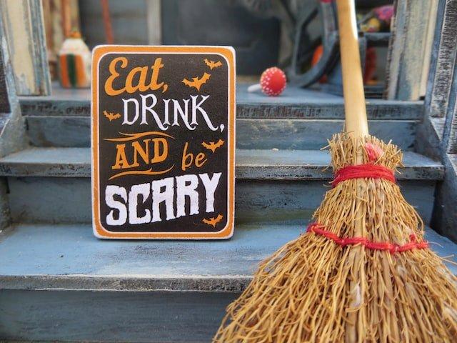 eat-drink-and-be-scary-halloween-sign