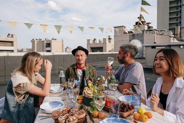 friends-outdoor-dinner-party