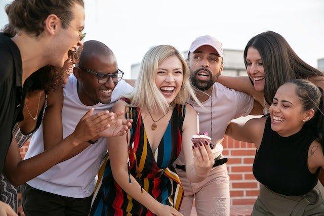 friends-with-birthday-cupcake
