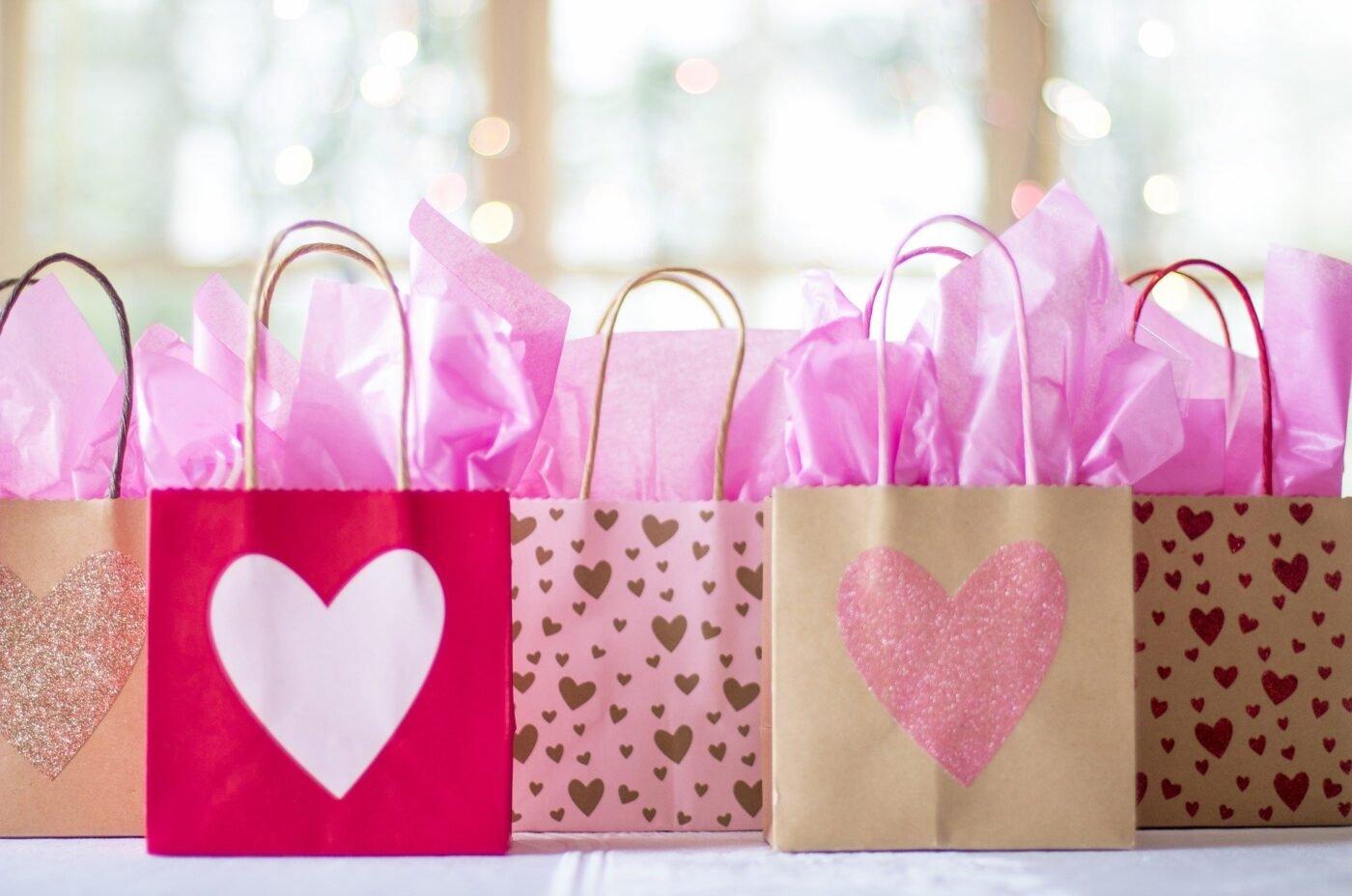 gift-bags-2067663_1920