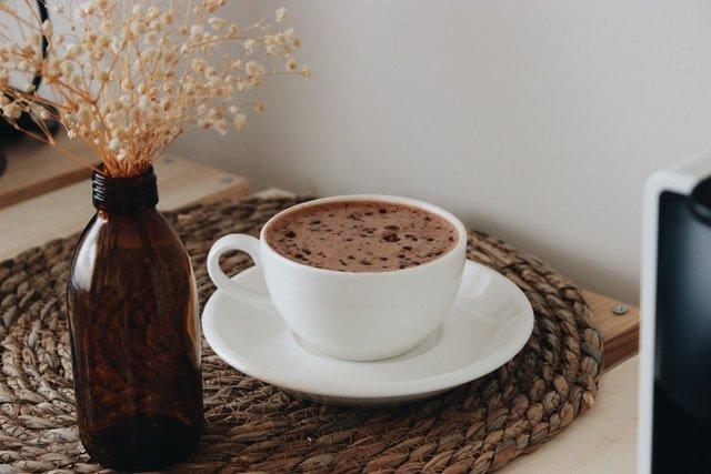 hot-chocolate-white-cup-dried-flowers