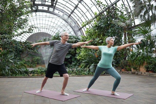older-couple-practising-yoga