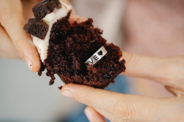 silver-ring-inside-chocolate-cake