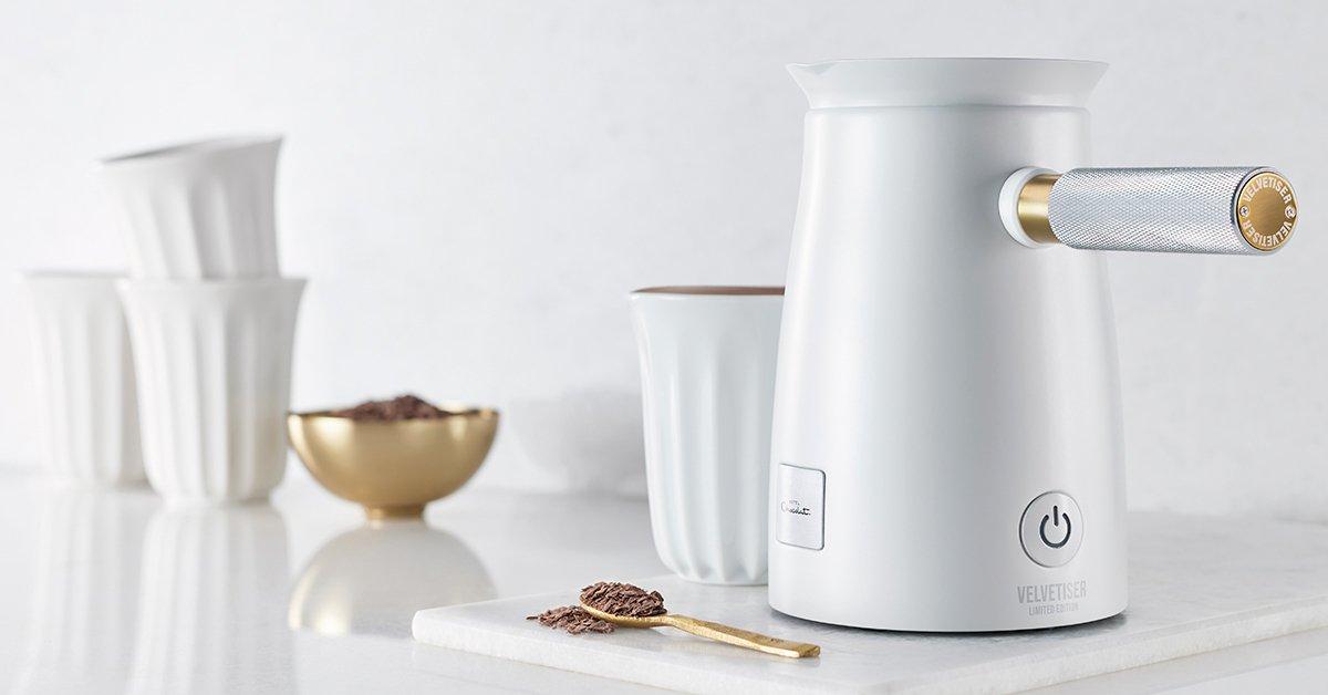 stellar-white-velvetiser-and-pod-cups