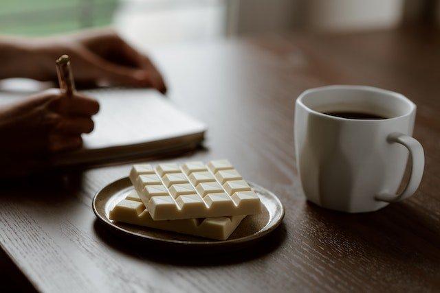 white-chocolate-bar-on-plate