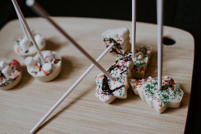 white-hot-chocolate-spoons-sticks-christmas
